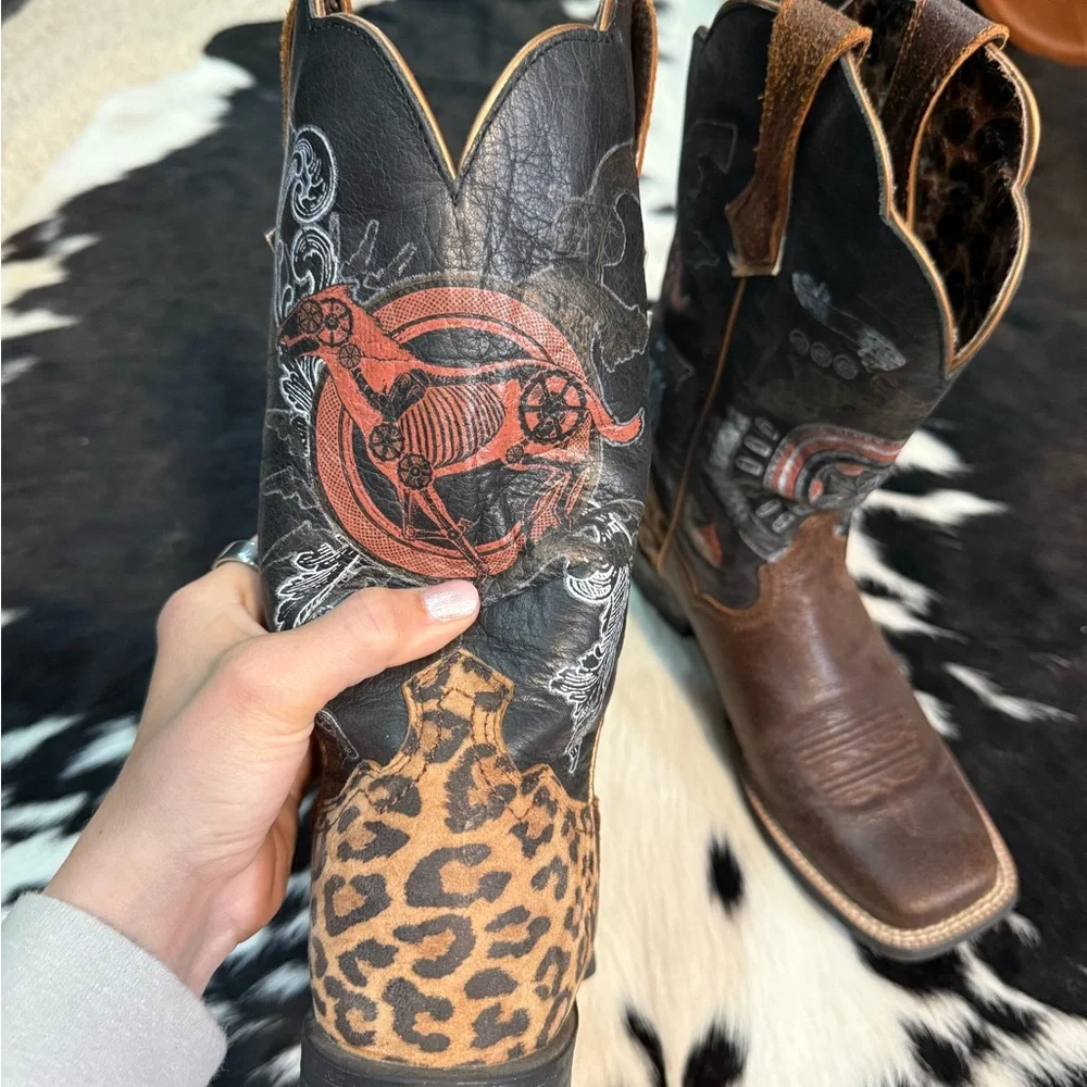 Brown and Black Western Cowboy Boots - Picture 2 of 4